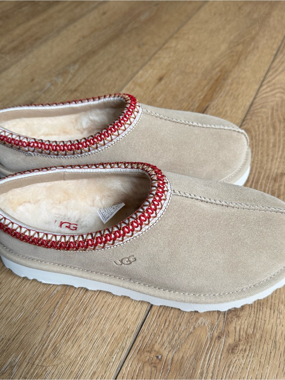 NWT- UGG - Women’s Tasman II Slippers in Sand / Dark Cherry Size 8